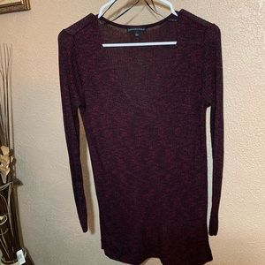 Long sleeve V-neck burgundy Signature Studio